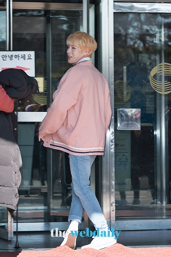 하성운, KBS2 '대국민 토크쇼 안녕하세요' 출근길 현장