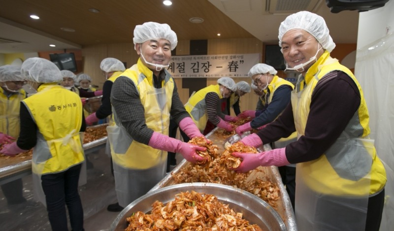 동서식품, 봄맞이 김장 봉사활동 진행