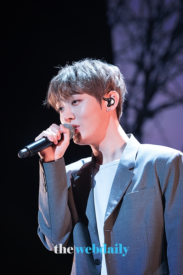 윤지성, 미니앨범 ‘어사이드(Aside)’ 발매 기념 쇼케이스