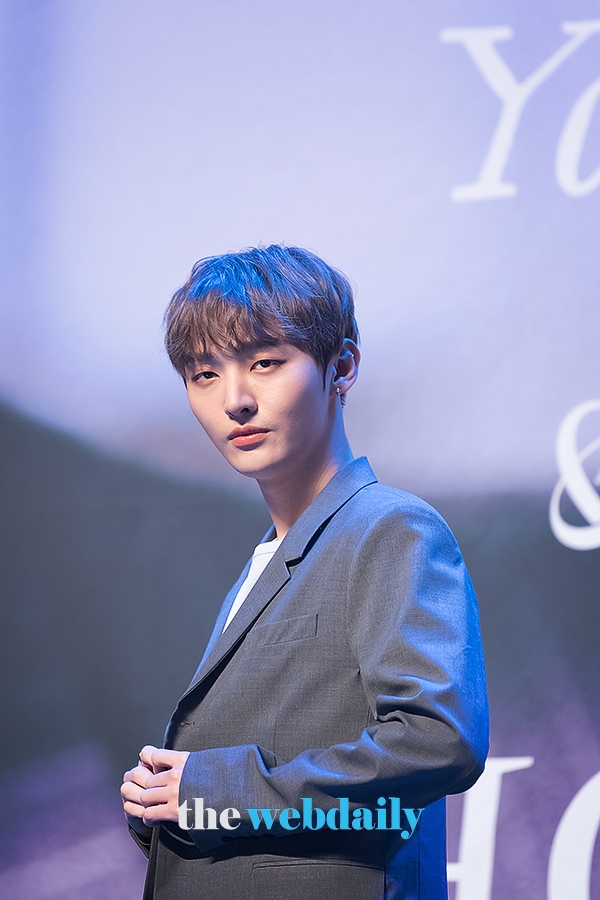 윤지성, 미니앨범 ‘어사이드(Aside)’ 발매 기념 쇼케이스