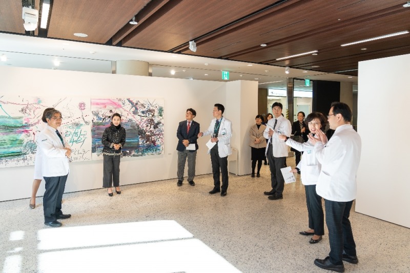 왼쪽부터 문병인 이화의료원장, 백남선 이대여성암병원장, 편욱범 이대서울병원장, 조도상 의료원 기획본부장, 박미혜 이대서울병원 교육수련부장, 김관창 의료원 기획부본부장.(사진=이대서울병원)