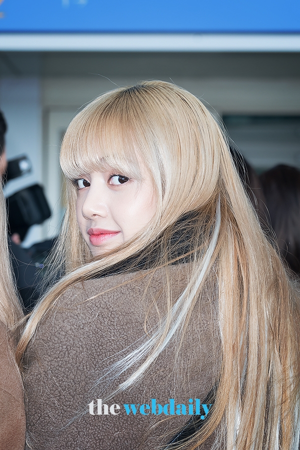 BLACKPINK(블랙핑크) 리사, 인천국제공항 출국 현장
