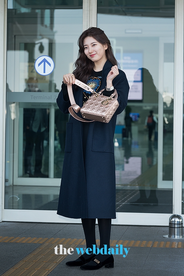 수지, 인천국제공항 출국 현장