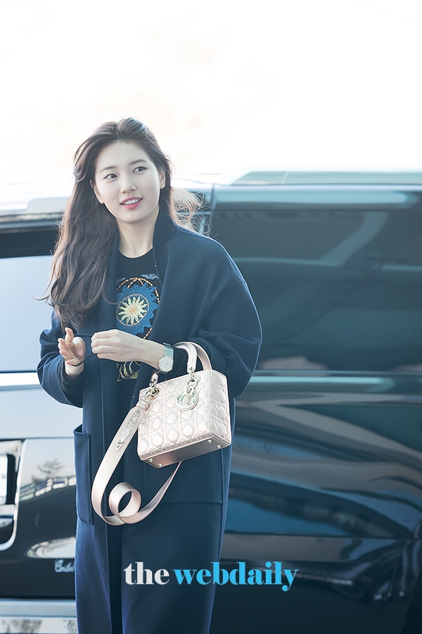 수지, 인천국제공항 출국 현장