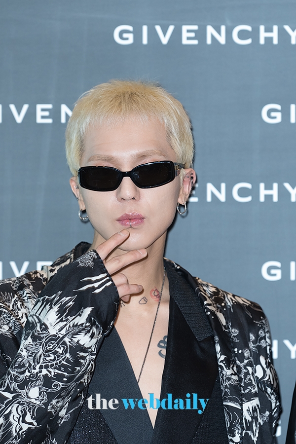 위너 송민호, 지방시 땡 꾸뛰르 에버웨이 에디션 론칭 포토월 행사 현장