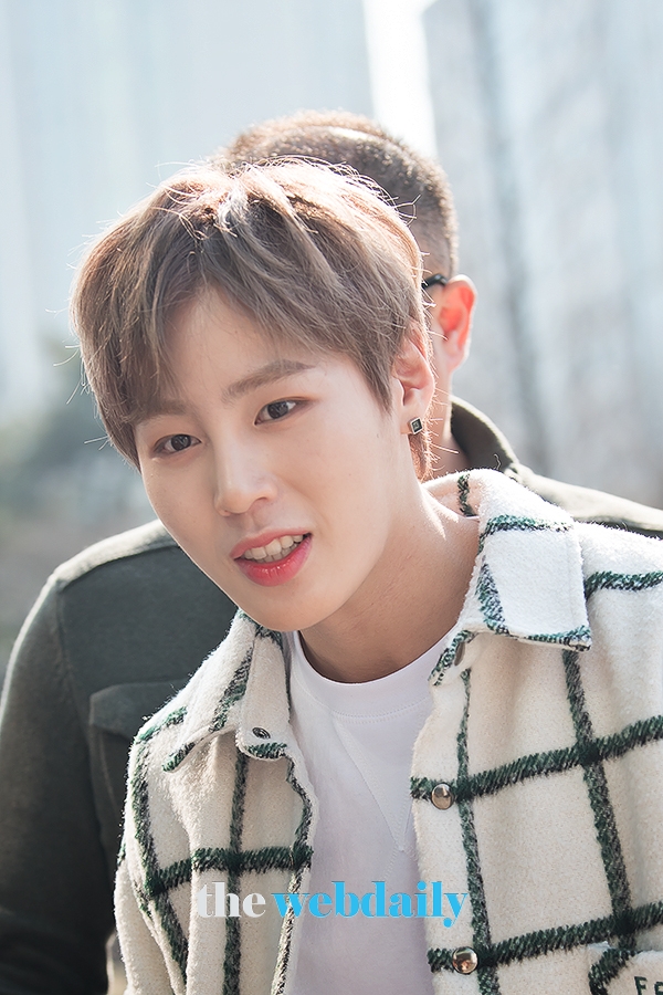 하성운, SBS 라디오 두시탈출 컬투쇼' 출근길 현장