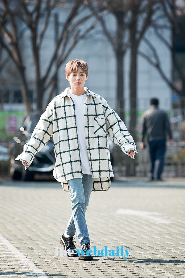 하성운, SBS 라디오 두시탈출 컬투쇼' 출근길 현장