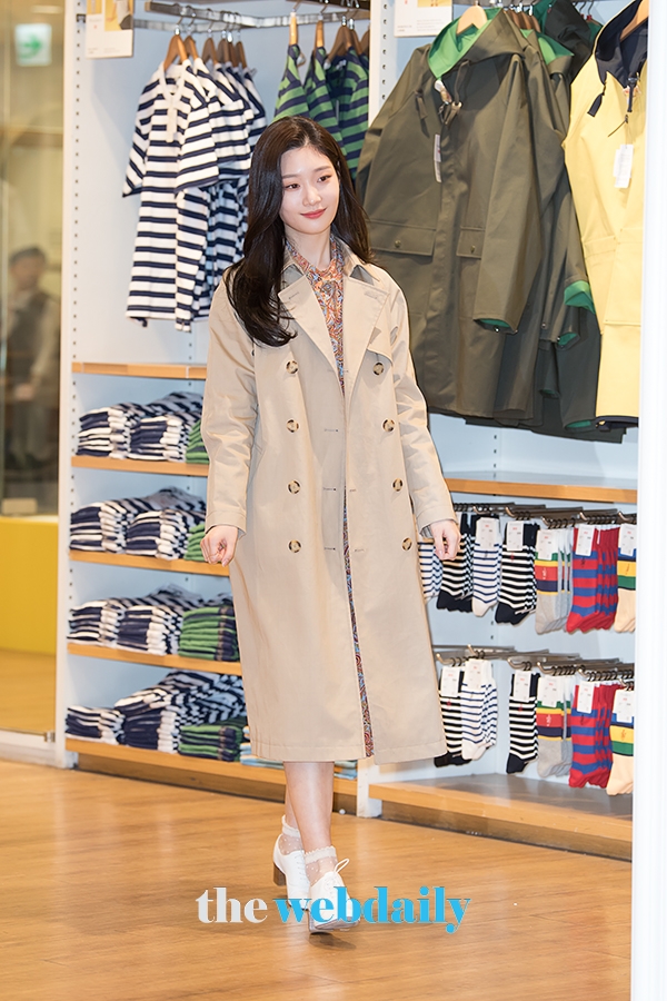 다이아 정채연, 유니클로 & JW 앤더슨 콜라보레이션 런칭 포토월 행사 현장