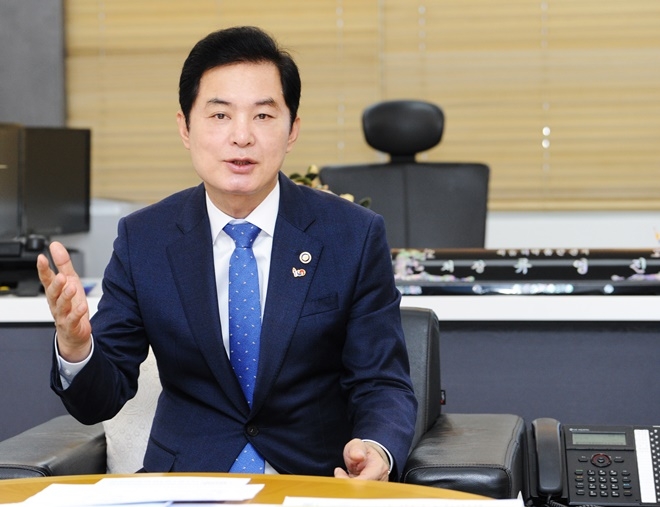 류영진 전 식품의약품안전처장 “더 낮은 자세로 시민들과 소통하겠습니다”