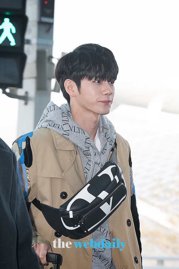 옹성우, 인천국제공항 출국 현장