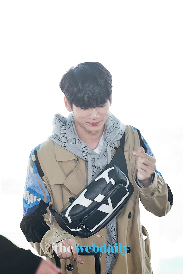 옹성우, 인천국제공항 출국 현장