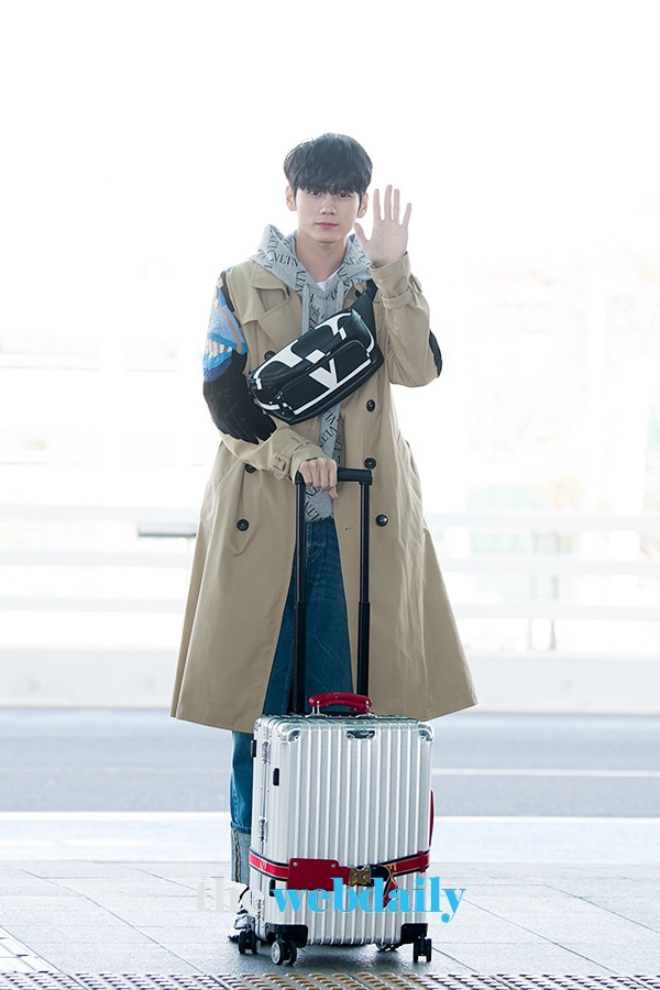 옹성우, 인천국제공항 출국 현장