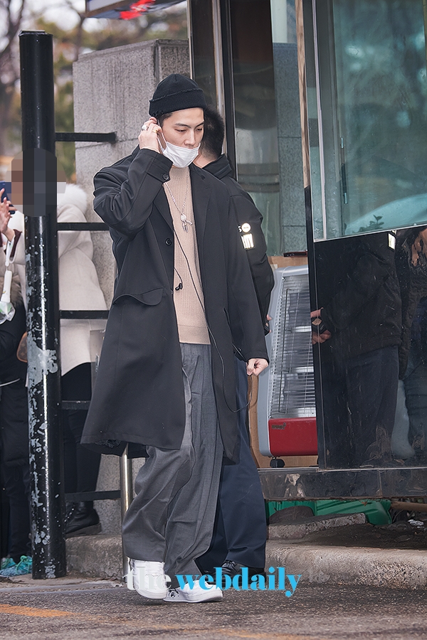 Jus2(저스투) 제이비, KBS 2TV 음악방송 '뮤직뱅크' 출근길
