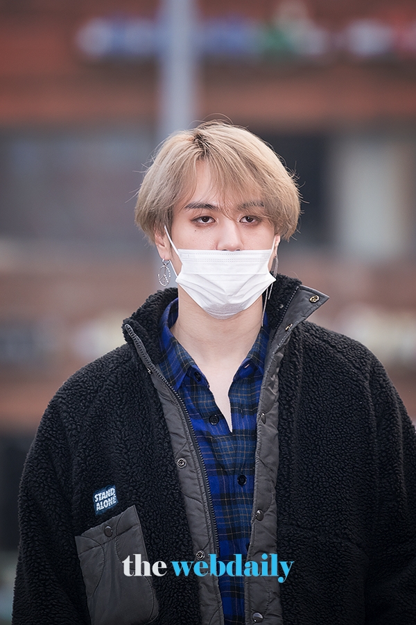 Jus2(저스투) 유겸, KBS 2TV 음악방송 '뮤직뱅크' 출근길