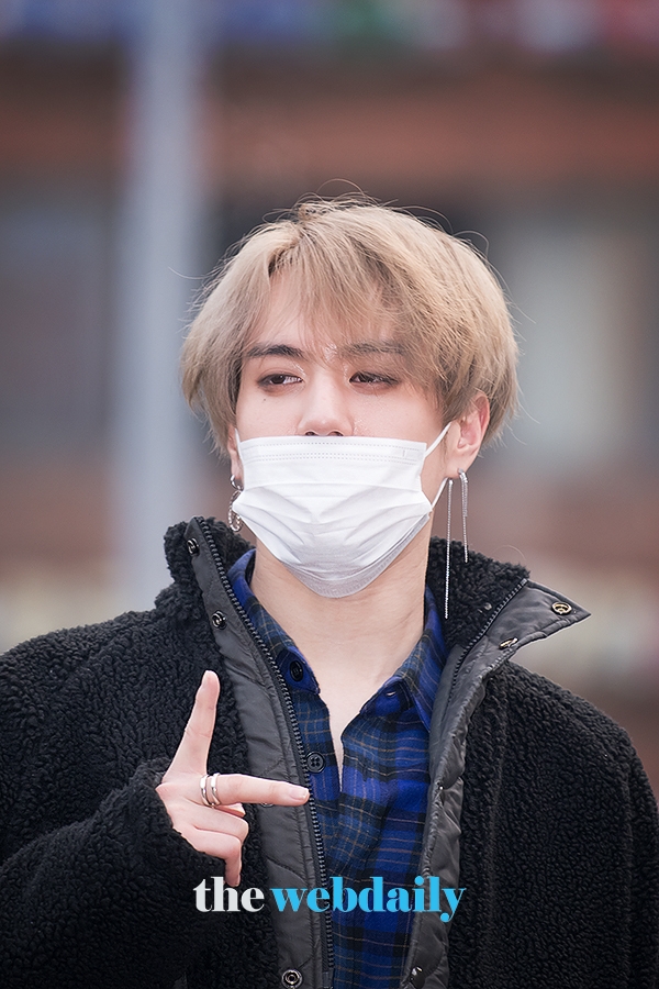 Jus2(저스투) 유겸, KBS 2TV 음악방송 '뮤직뱅크' 출근길