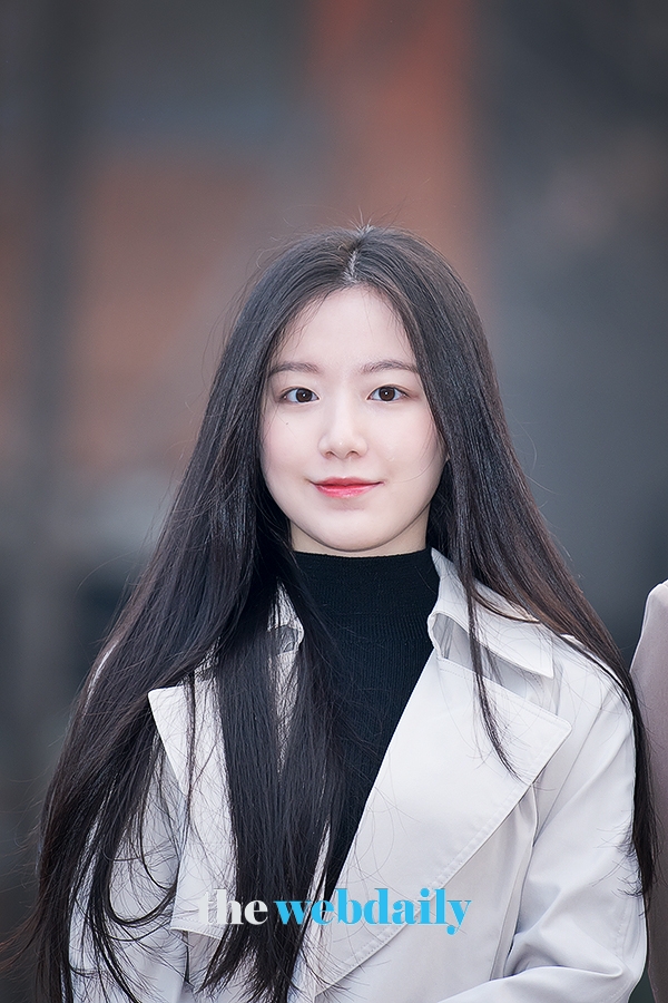 (여자)아이들 슈화, KBS 2TV 음악방송 '뮤직뱅크' 출근길