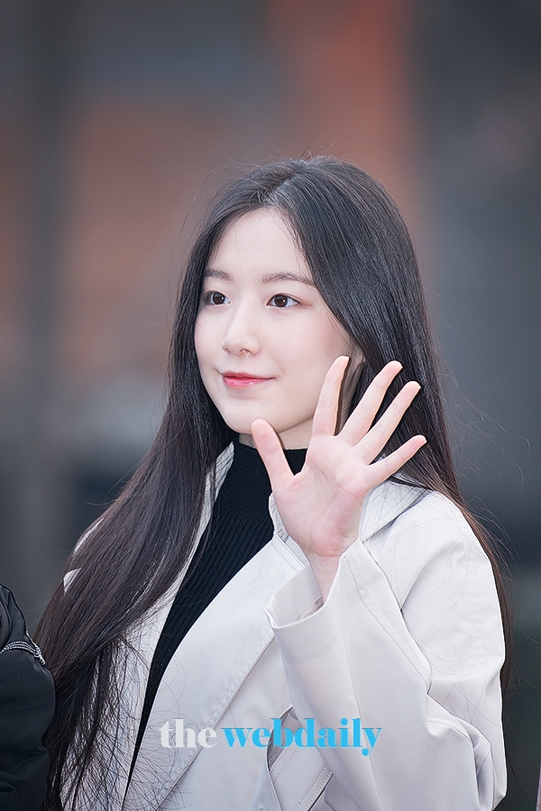 (여자)아이들 슈화, KBS 2TV 음악방송 '뮤직뱅크' 출근길