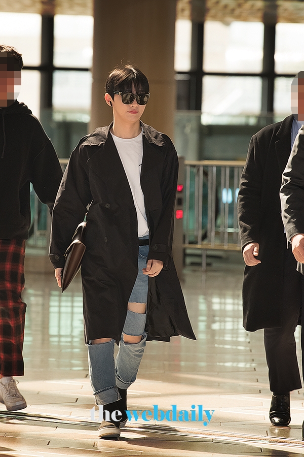 윤지성, 김포국제공항 출국 현장