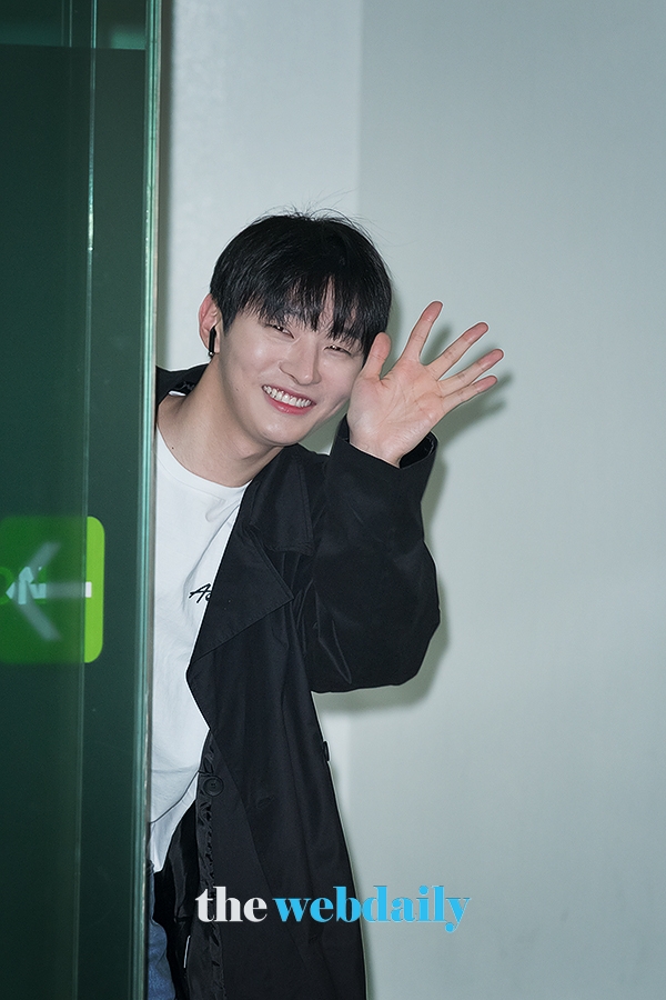 윤지성, 김포국제공항 출국 현장