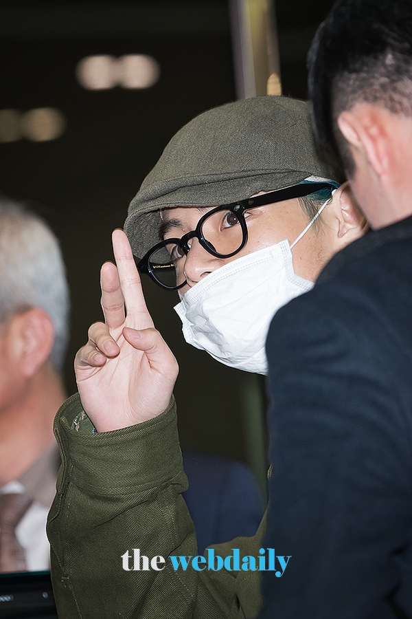 방탄소년단(BTS) 뷔, 김포국제공항 전용기 청사 입국 현장