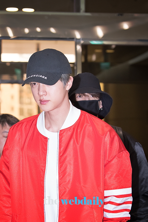 방탄소년단(BTS) 진-정국, 김포국제공항 전용기 청사 출국 현장