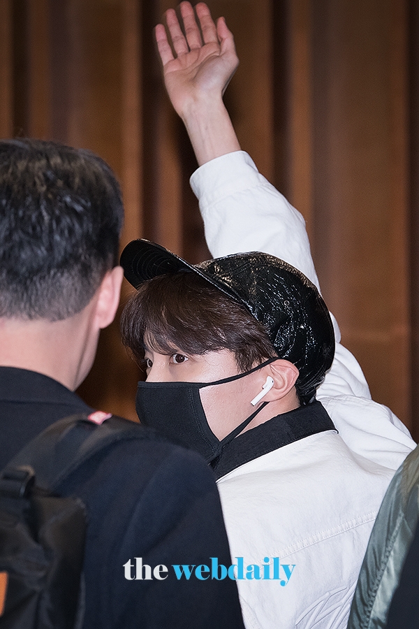 방탄소년단(BTS) 제이홉, 김포국제공항 전용기 청사 출국 현장