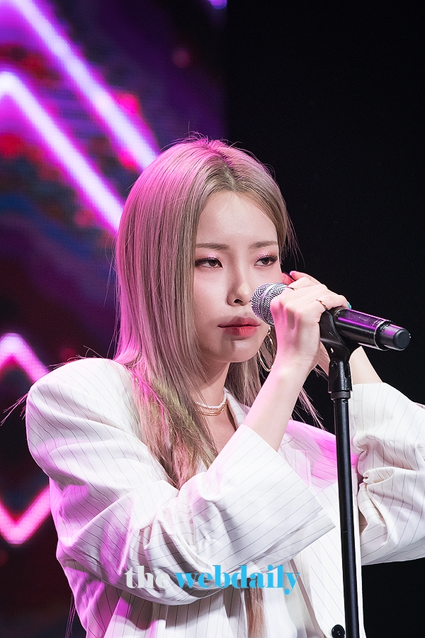 헤이즈, 앨범 '쉬즈 파인(She's Fine) 쇼케이스 현장