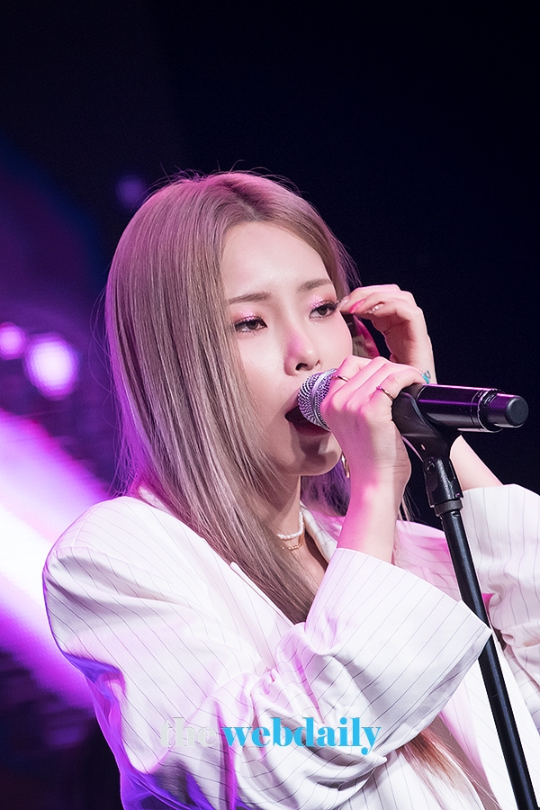 헤이즈, 앨범 '쉬즈 파인(She's Fine) 쇼케이스 현장