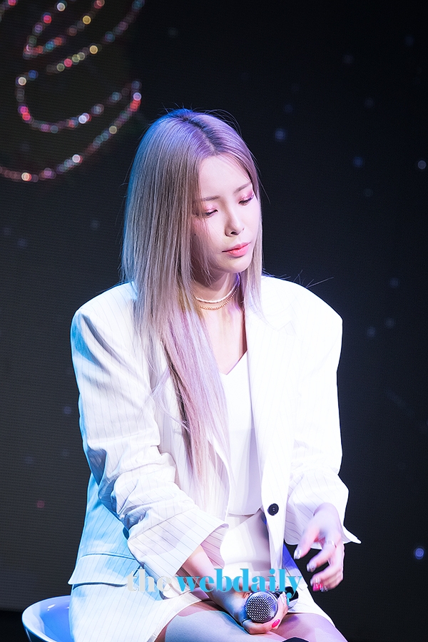 헤이즈, 앨범 '쉬즈 파인(She's Fine) 쇼케이스 현장