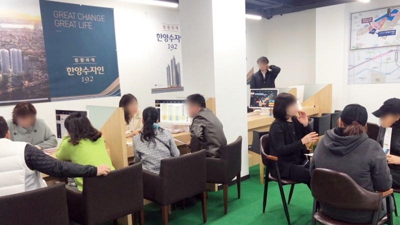 서울 동대문구 현장 인근에서 운영 중인 청량리역 한양수자인 192 사전홍보관.(사진=더피알)