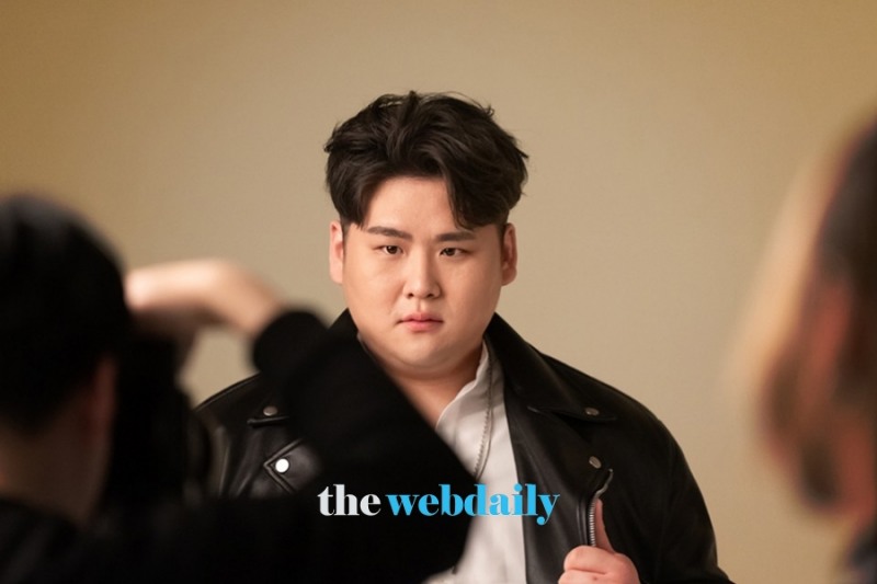 노틸러스, 지적인 표정으로 (사진제공:도니레코드)