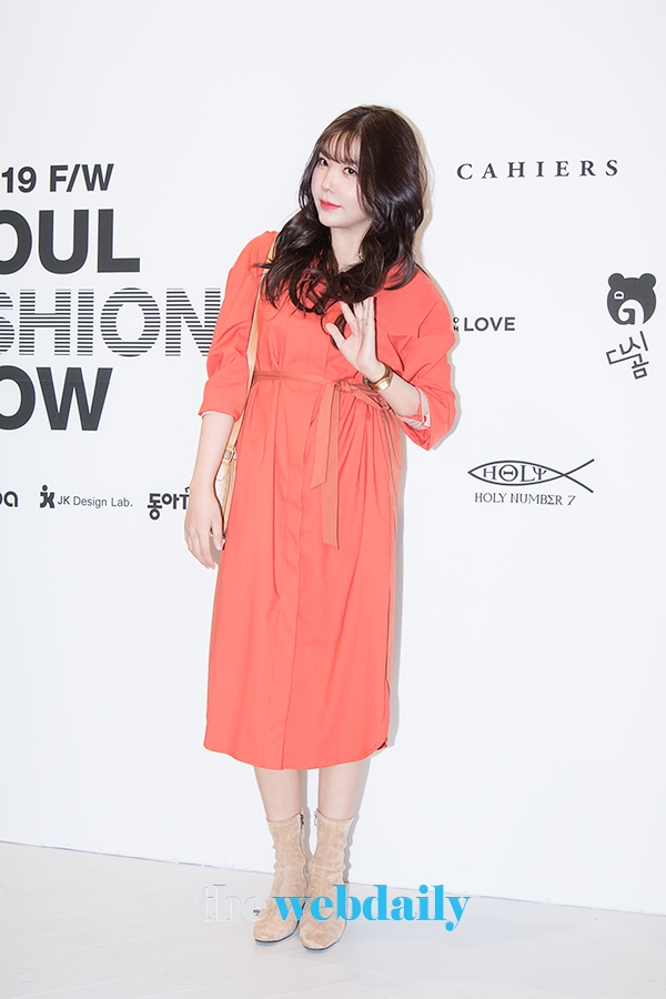 레이나, 19FW 하이서울패션쇼 블리다 패션쇼 행사 현장