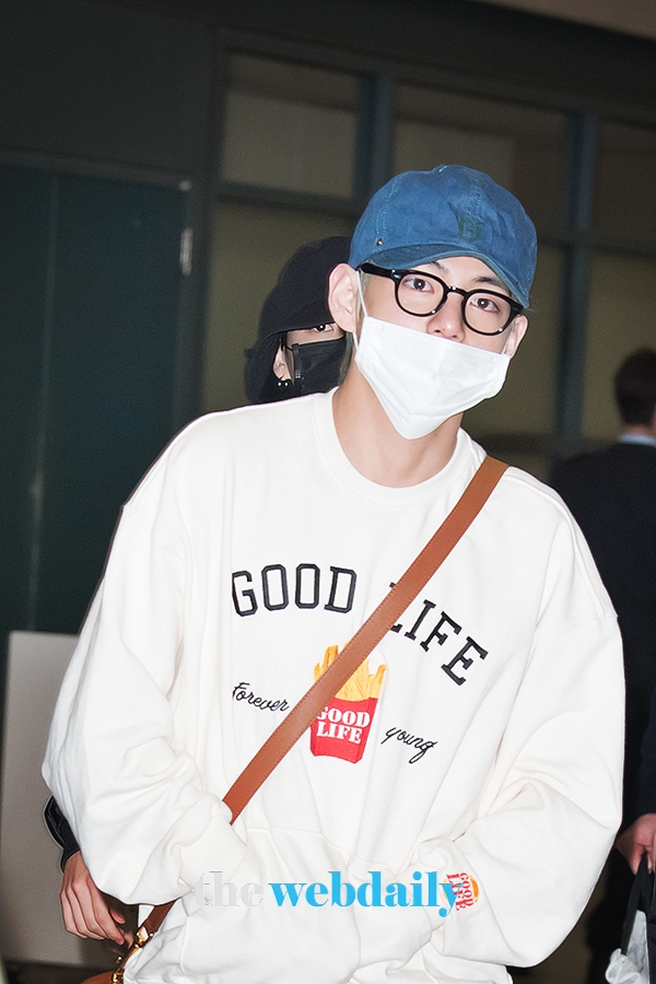 방탄소년단(BTS) 뷔, 인천국제공항 입국 현장