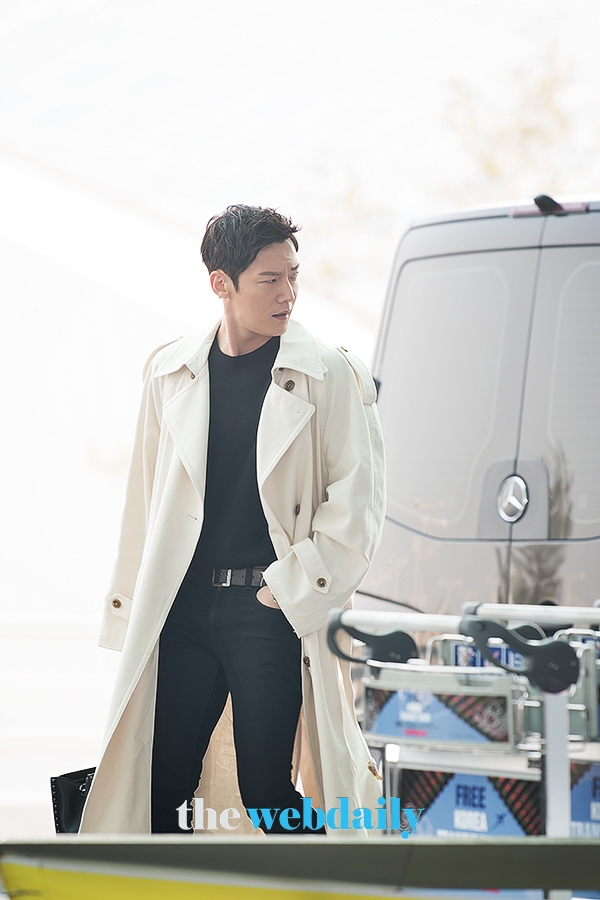 최진혁, 인천국제공항 출국 현장