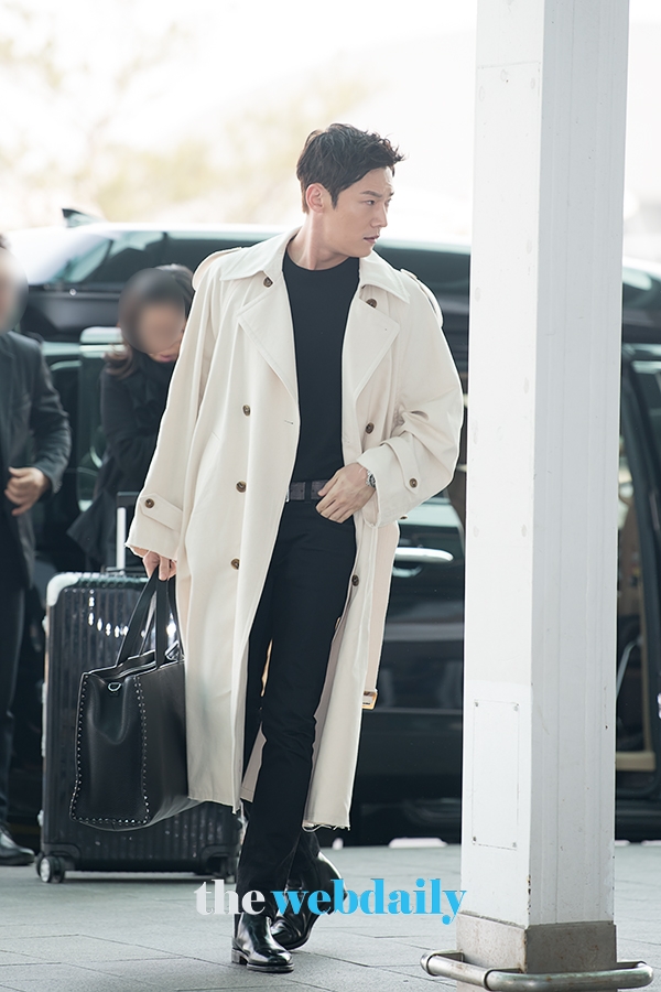 최진혁, 인천국제공항 출국 현장