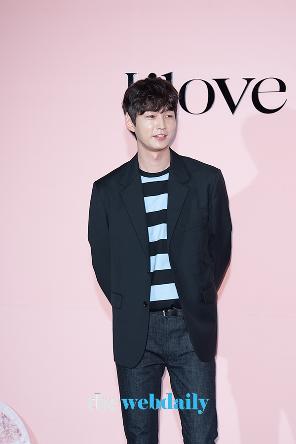 이원근, 코스메틱 엘러브 런칭 행사 현장