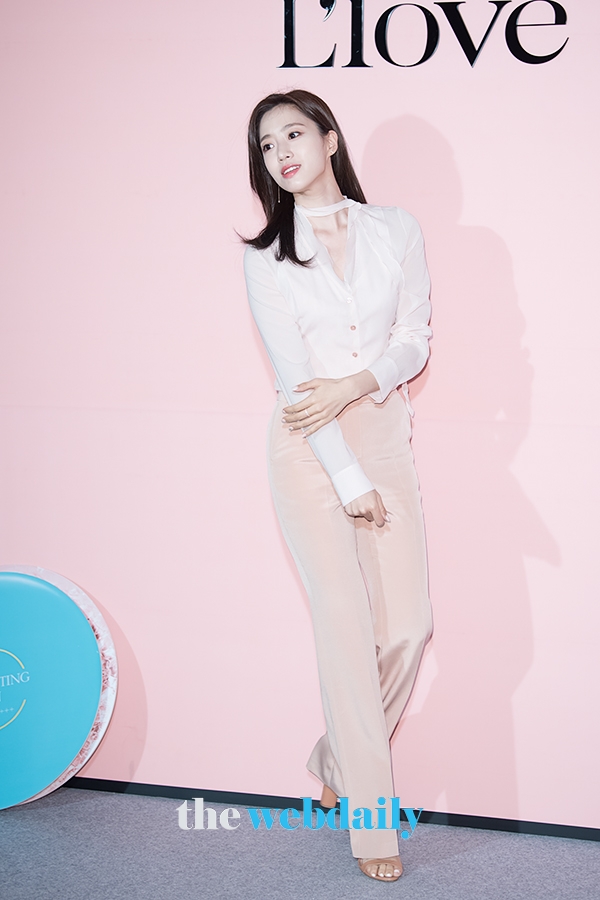 함은정, 코스메틱 엘러브 런칭 행사 현장