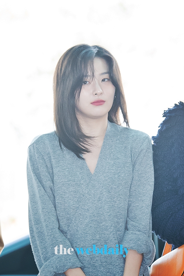 레드벨벳(RedVelvet) 슬기, 인천국제공항 출국 현장