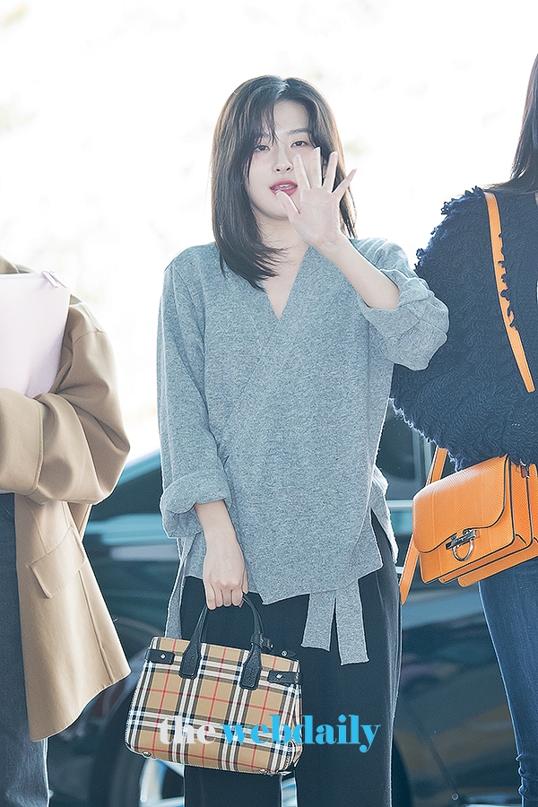 레드벨벳(RedVelvet) 슬기, 인천국제공항 출국 현장