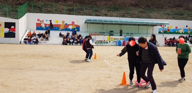 사제체육대회를 즐기고 있다.(사진제공=정심여자중고등학교)
