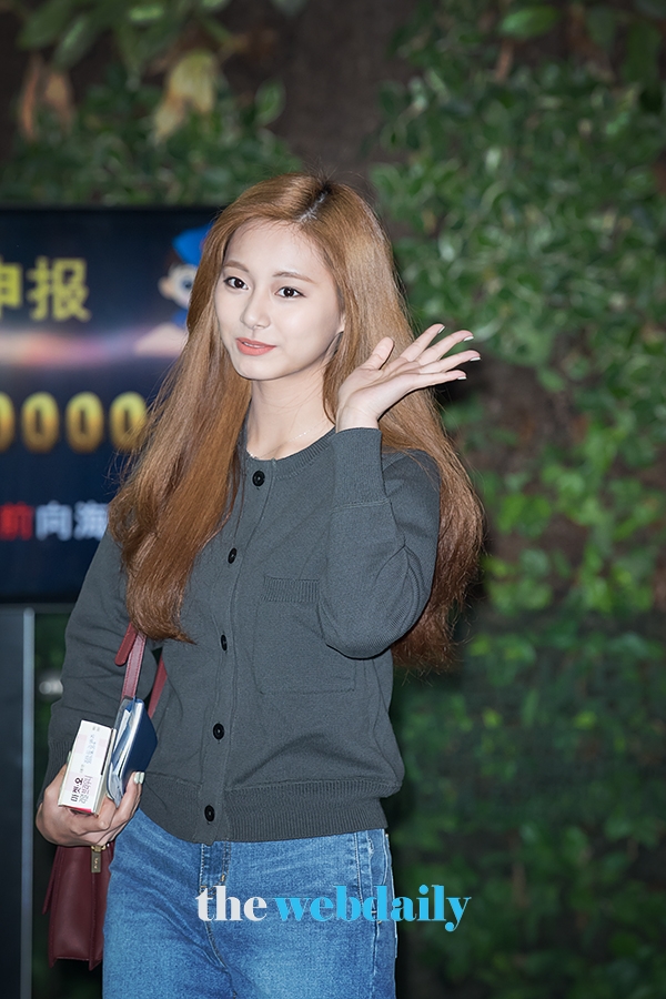 TWICE(트와이스) 쯔위 , 김포국제공항 출국 현장