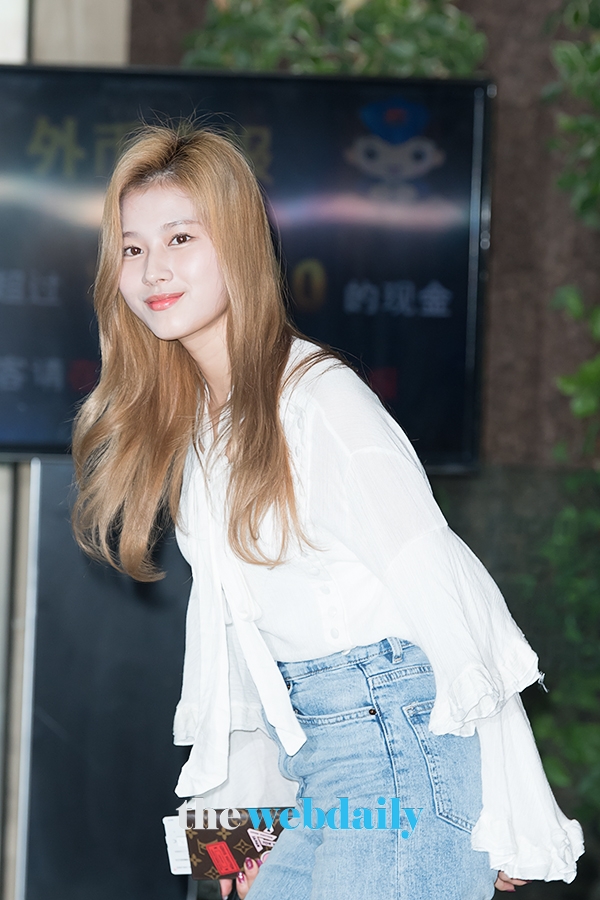 TWICE(트와이스) 사나 , 김포국제공항 출국 현장