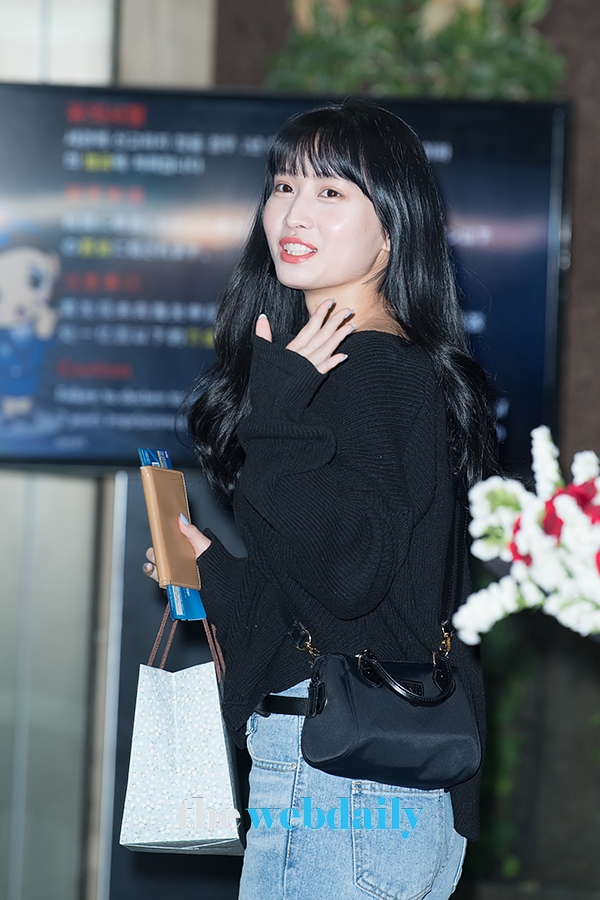 TWICE(트와이스) 모모 , 김포국제공항 출국 현장