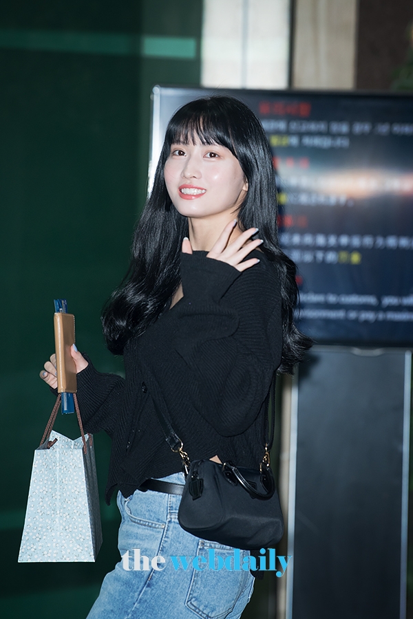 TWICE(트와이스) 모모 , 김포국제공항 출국 현장