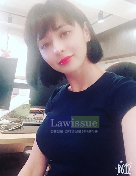 구잘의 청초미 돋보이는 장면 / 출처 : instagram