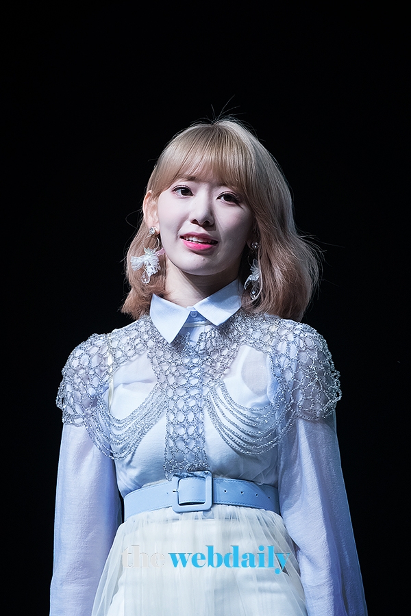 아이즈원(IZONE) 미야와키 사쿠라, 'HEART*IZ' 쇼케이스 현장