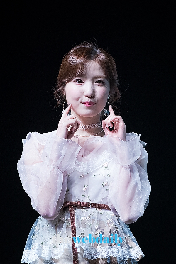 아이즈원(IZONE) 혼다 히토미, 'HEART*IZ' 쇼케이스 현장