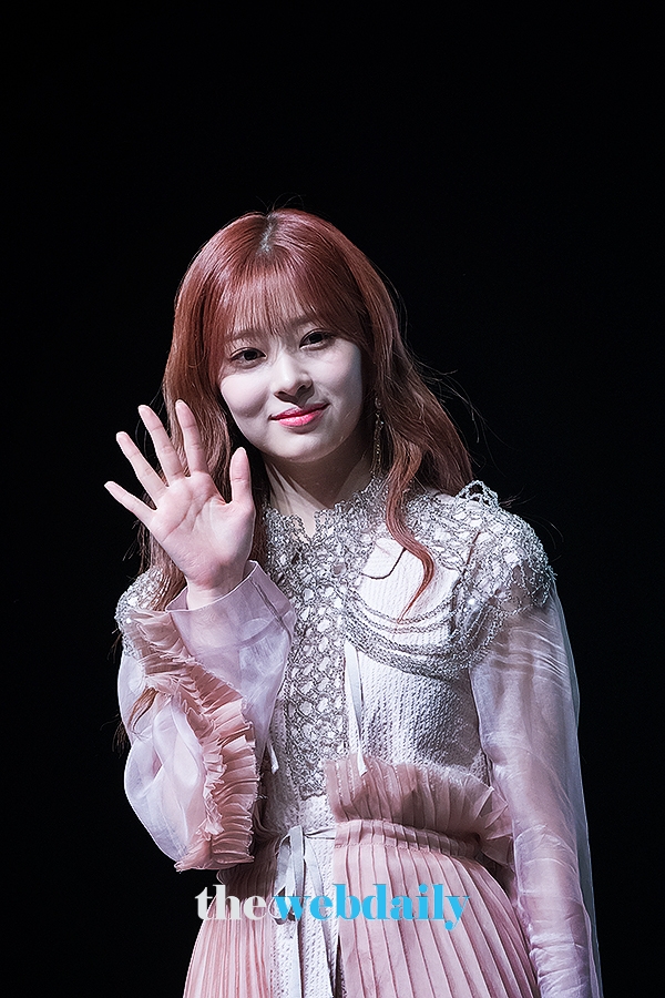 아이즈원(IZONE) 김민주, 'HEART*IZ' 쇼케이스 현장