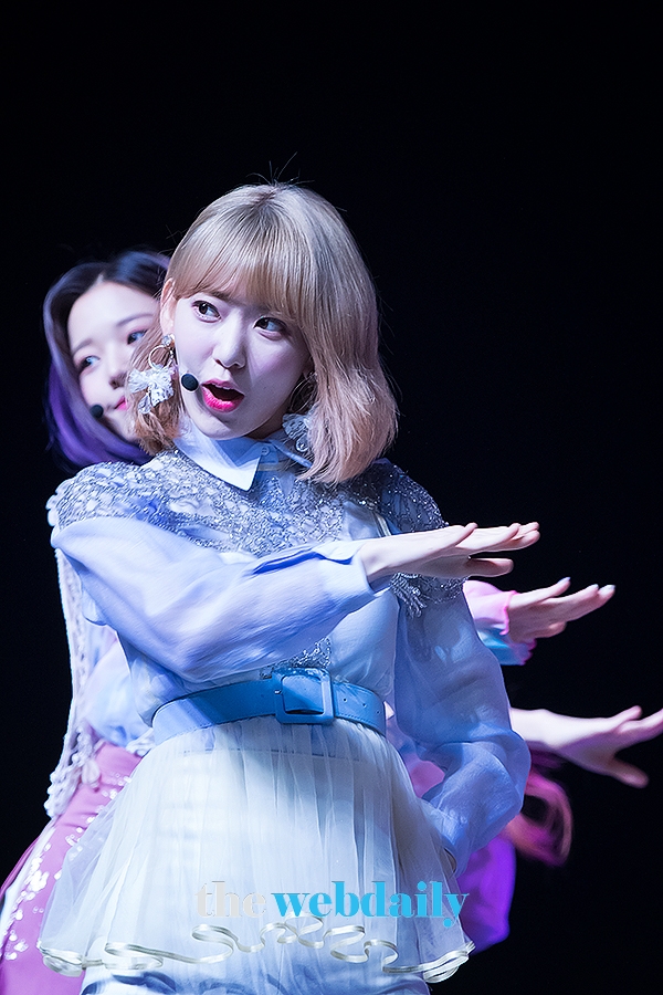 아이즈원(IZONE) 미야와키사쿠라, 'HEART*IZ' 쇼케이스 현장