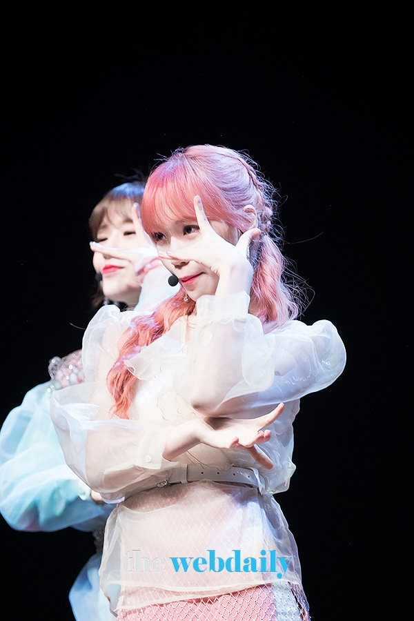 아이즈원(IZONE) 김채원, 'HEART*IZ' 쇼케이스 현장